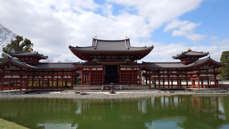 平等院鳳凰堂の正面全景（宇治）