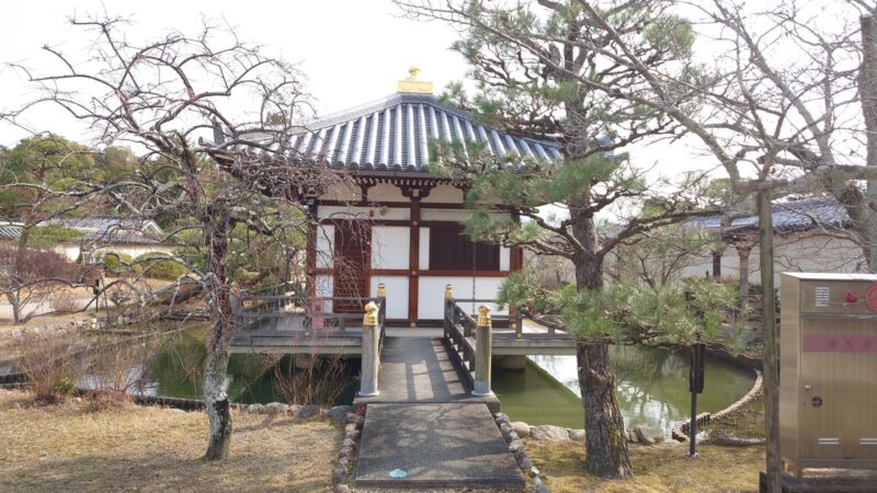奈良 法華寺 護摩堂と池