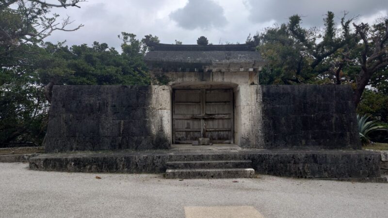 首里城近くにある園比屋武御嶽石門