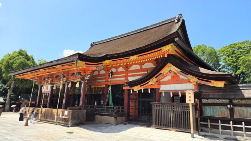 祇園造の建築様式が特徴的な八坂神社の国宝の本殿